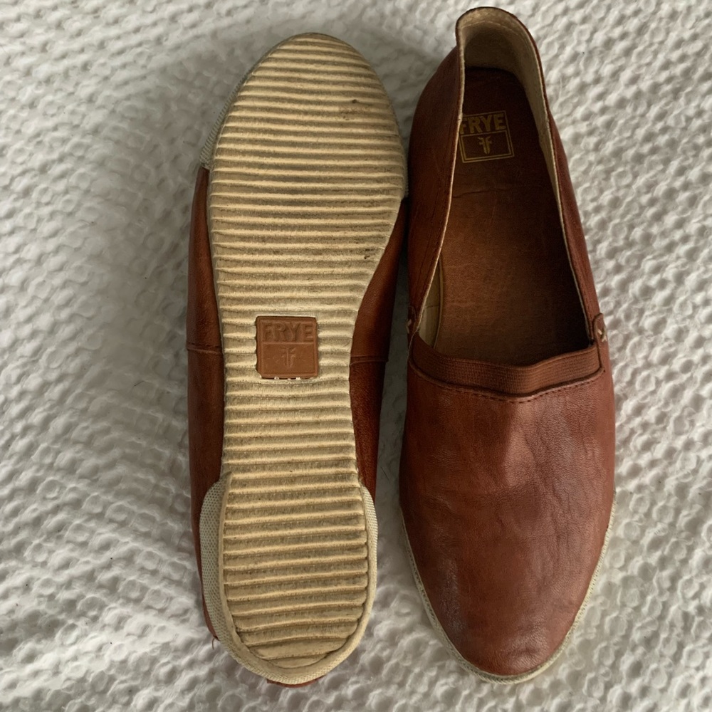 Frye The Melanie Slip On in Cognac
